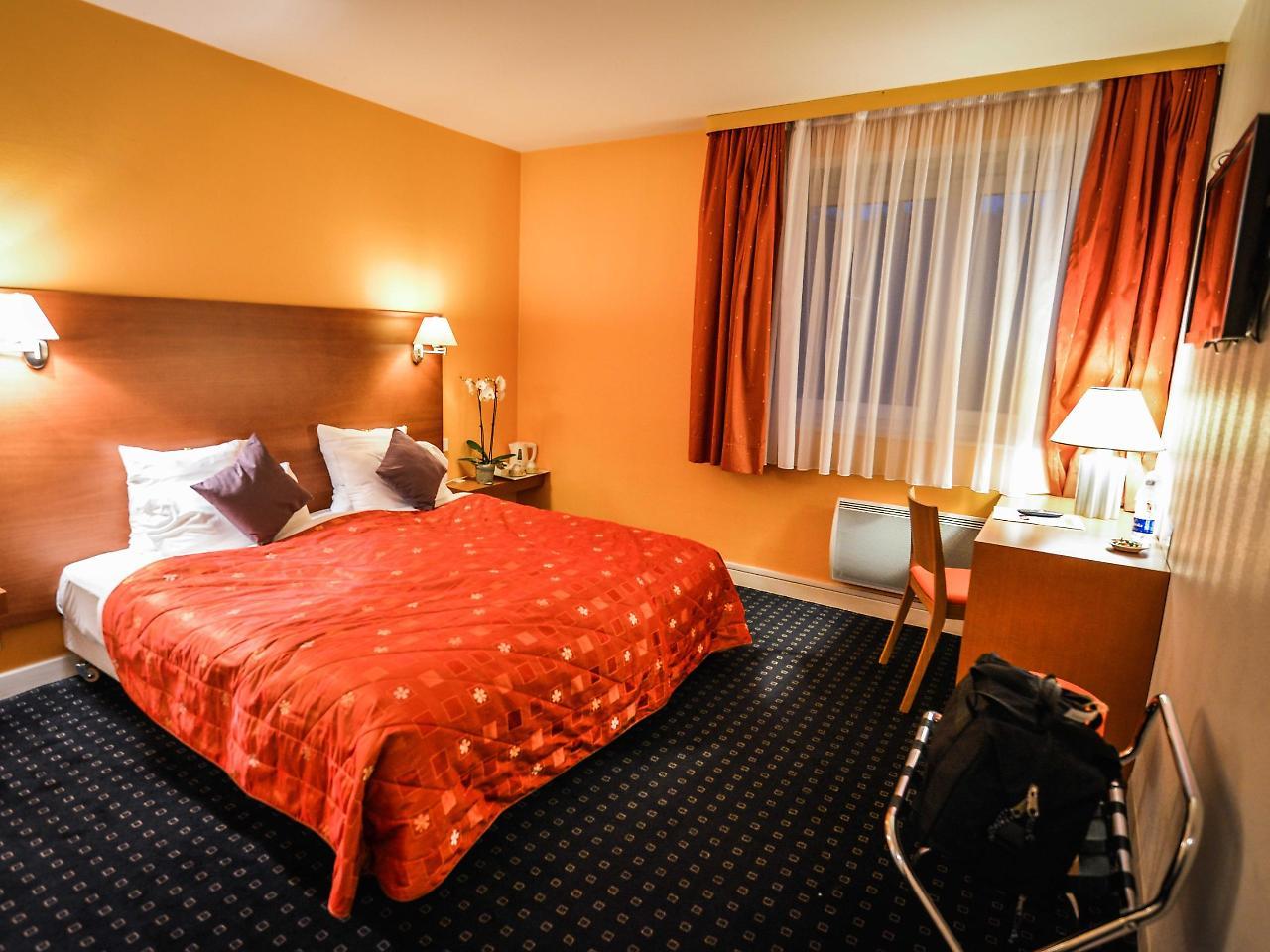 Hotel Restaurant Logis La Palette Wettolsheim Bagian luar foto