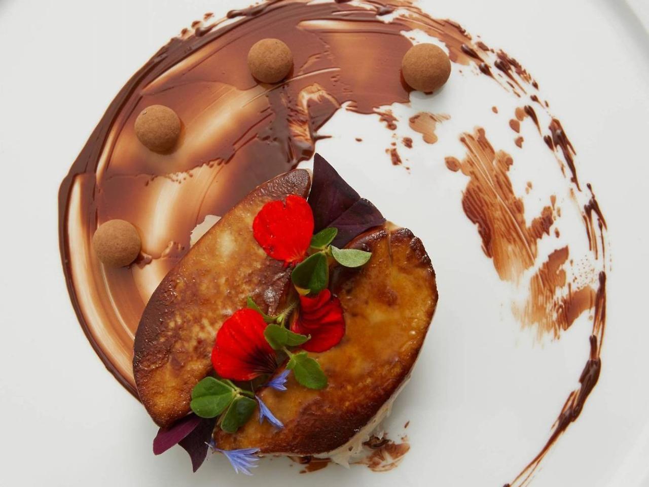 Hotel Restaurant Logis La Palette Wettolsheim Bagian luar foto