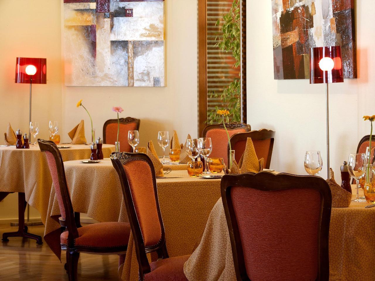 Hotel Restaurant Logis La Palette Wettolsheim Bagian luar foto