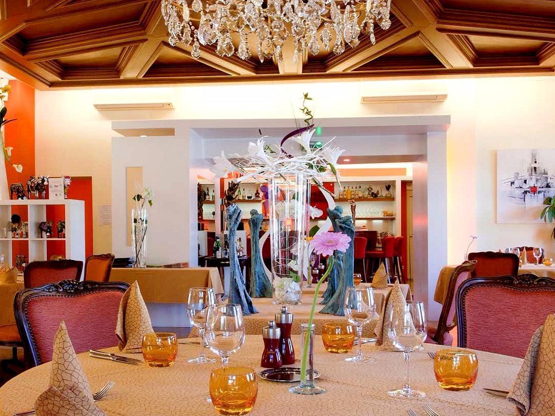 Hotel Restaurant Logis La Palette Wettolsheim Bagian luar foto
