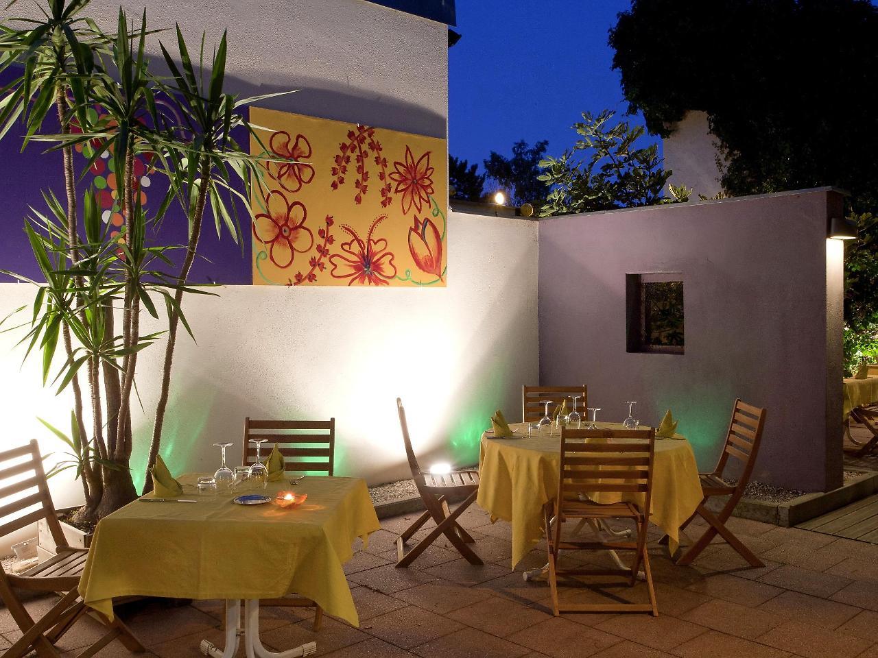 Hotel Restaurant Logis La Palette Wettolsheim Bagian luar foto