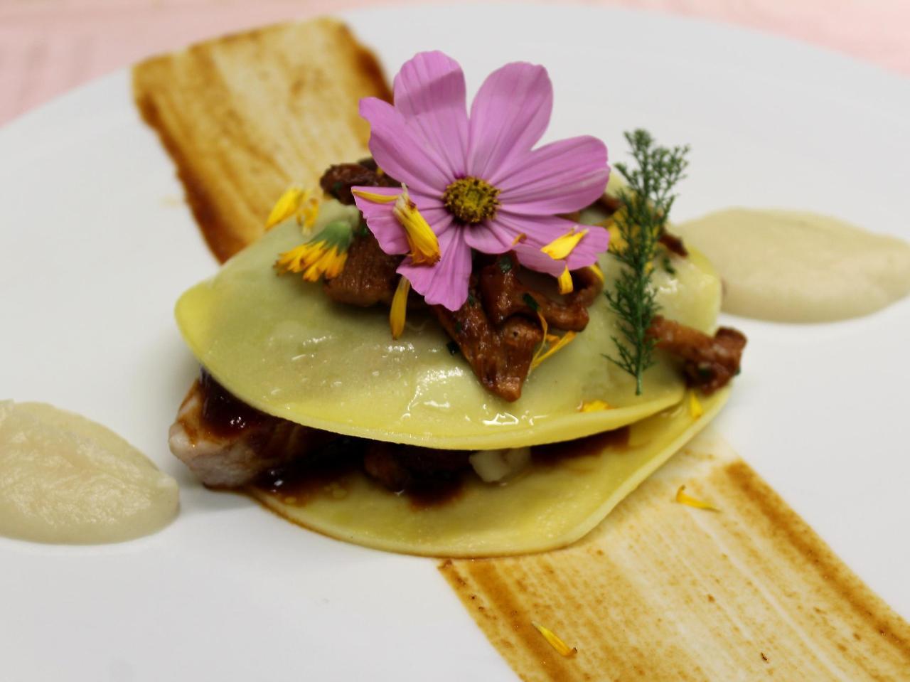 Hotel Restaurant Logis La Palette Wettolsheim Bagian luar foto