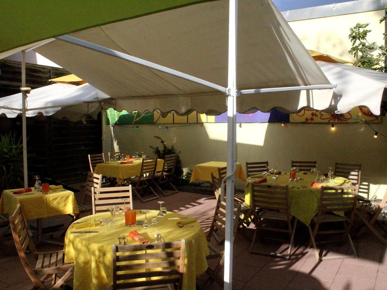 Hotel Restaurant Logis La Palette Wettolsheim Bagian luar foto