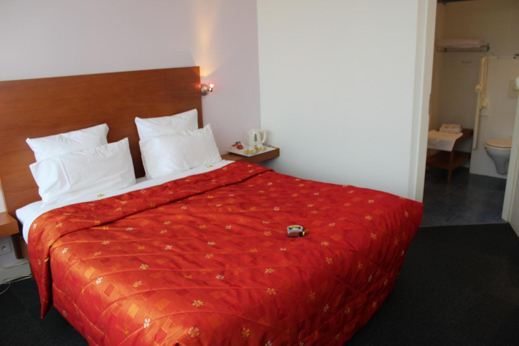 Hotel Restaurant Logis La Palette Wettolsheim Bagian luar foto