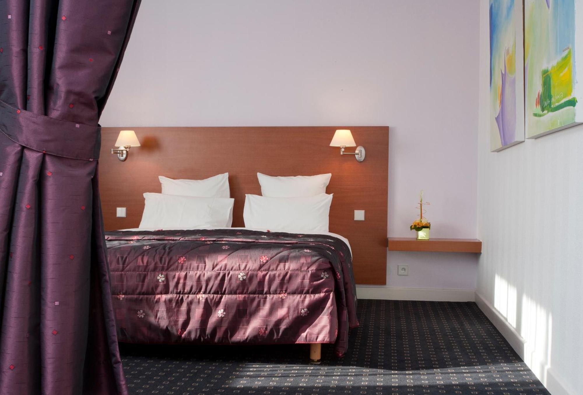 Hotel Restaurant Logis La Palette Wettolsheim Bagian luar foto