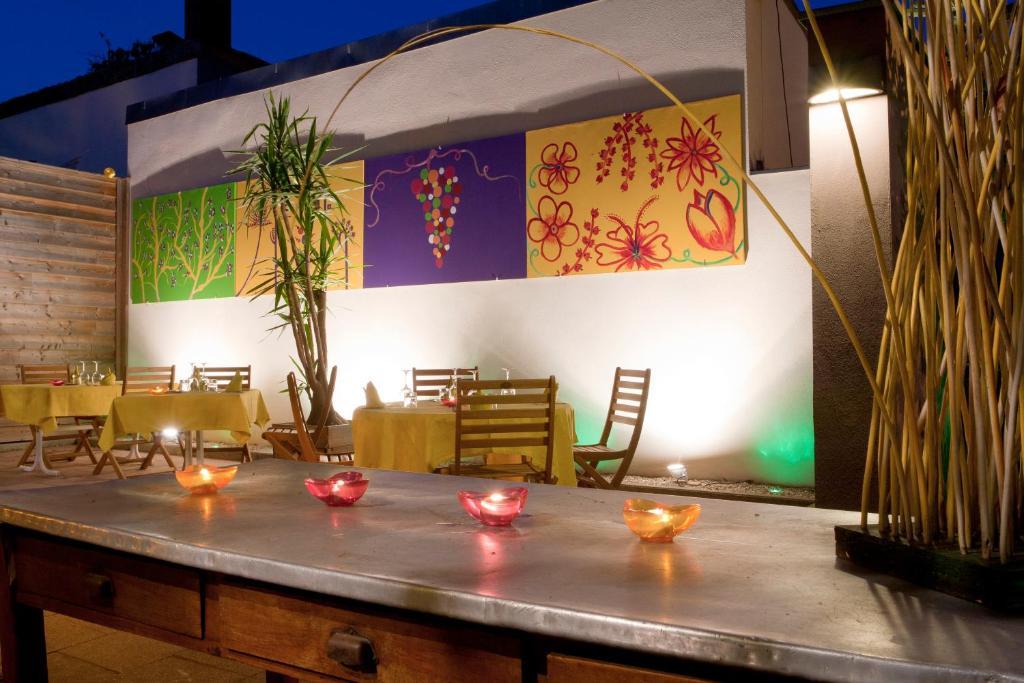 Hotel Restaurant Logis La Palette Wettolsheim Bagian luar foto