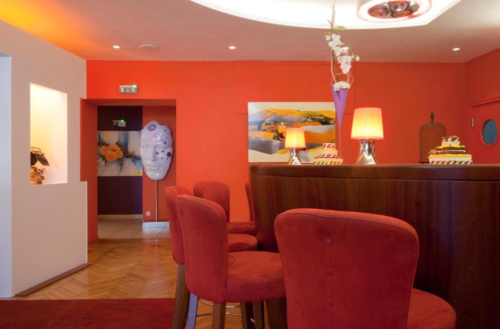 Hotel Restaurant Logis La Palette Wettolsheim Bagian luar foto
