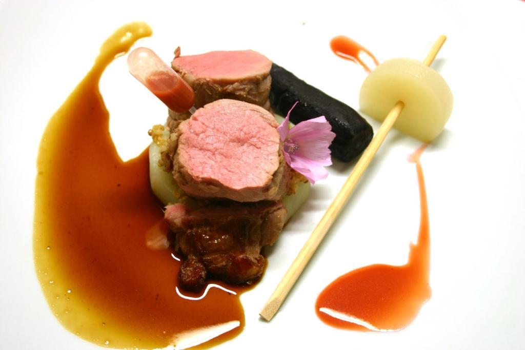Hotel Restaurant Logis La Palette Wettolsheim Bagian luar foto